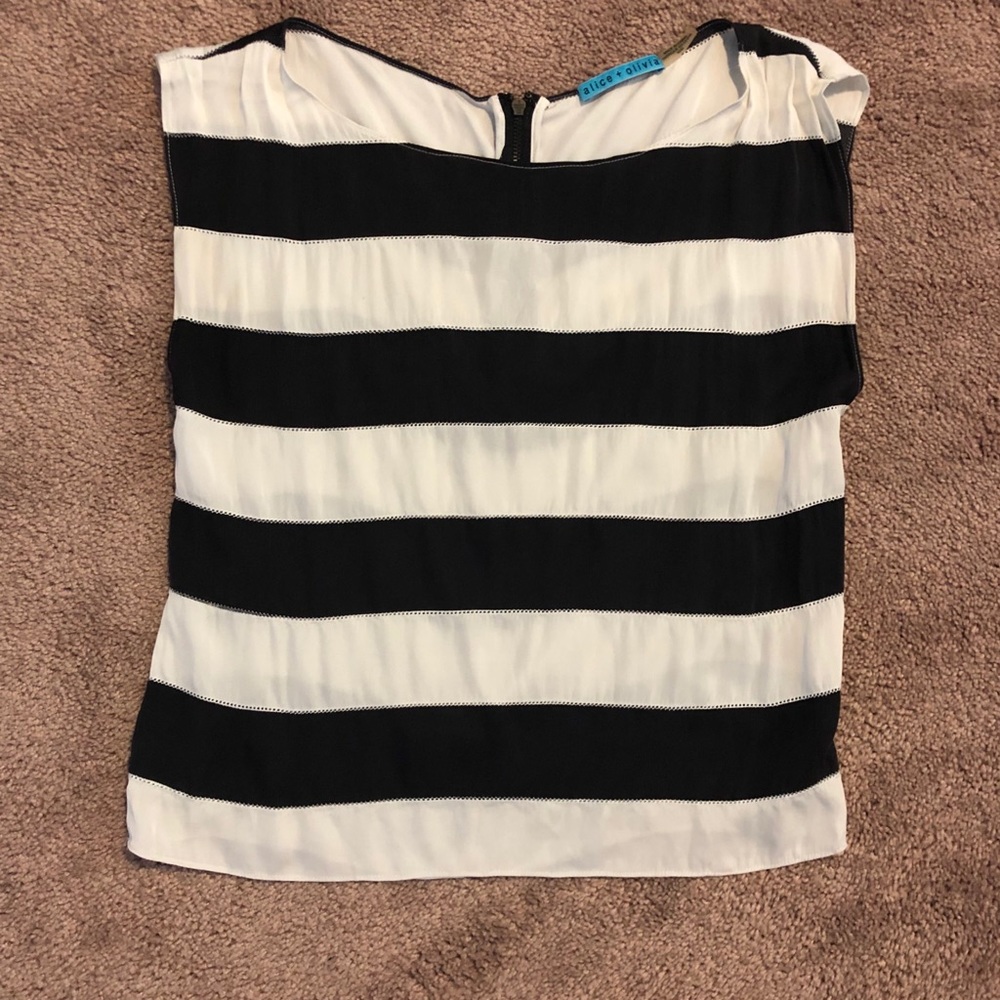 Sleeveless top size medium